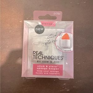 Real Techniques Stick & Store Sponge Keeper